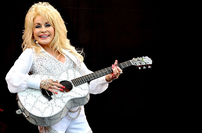 dolly-parton-glastonbury-billboardbiz-650